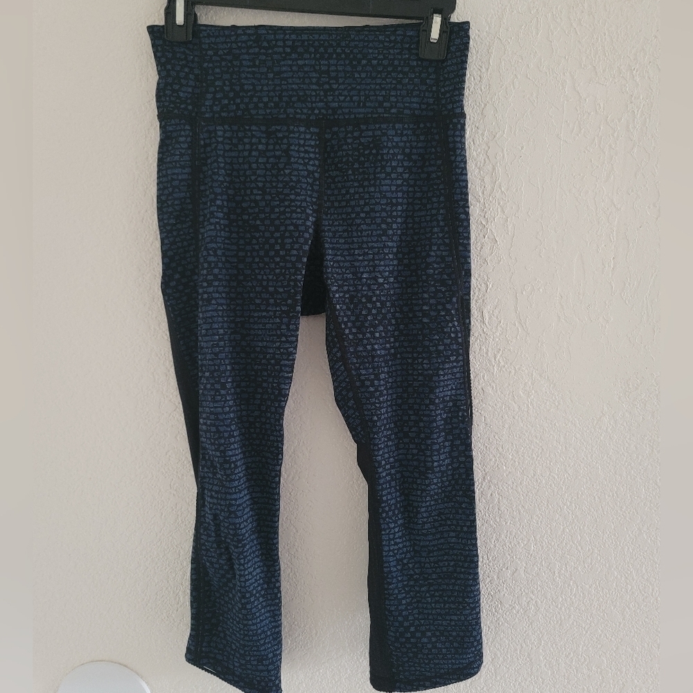 LULULEMON knee crop leggings